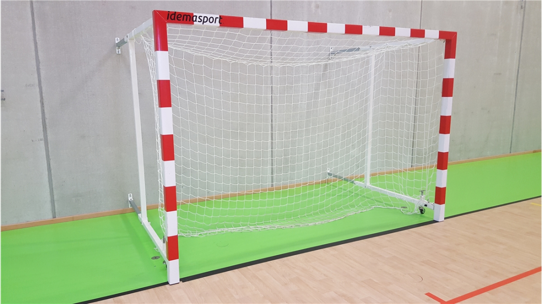But de handball mural rabattable