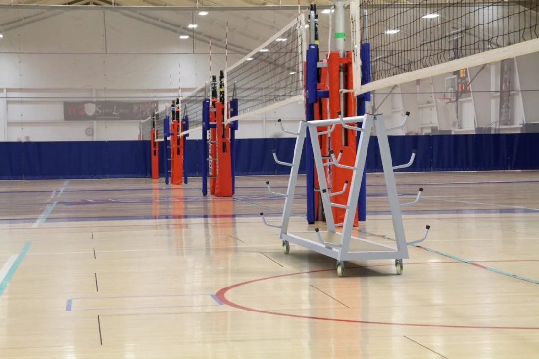 Mobiel kar voor 4 paar volleybalpalen