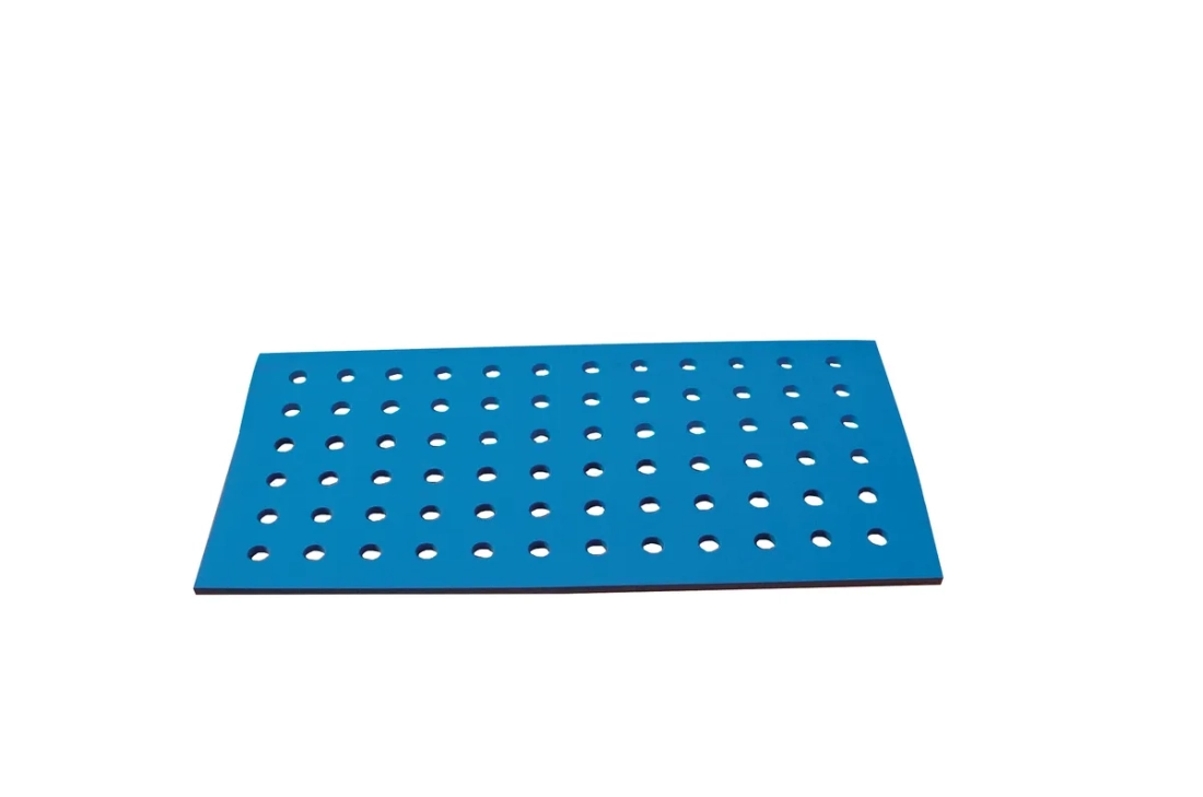 Tapis à trous bébé