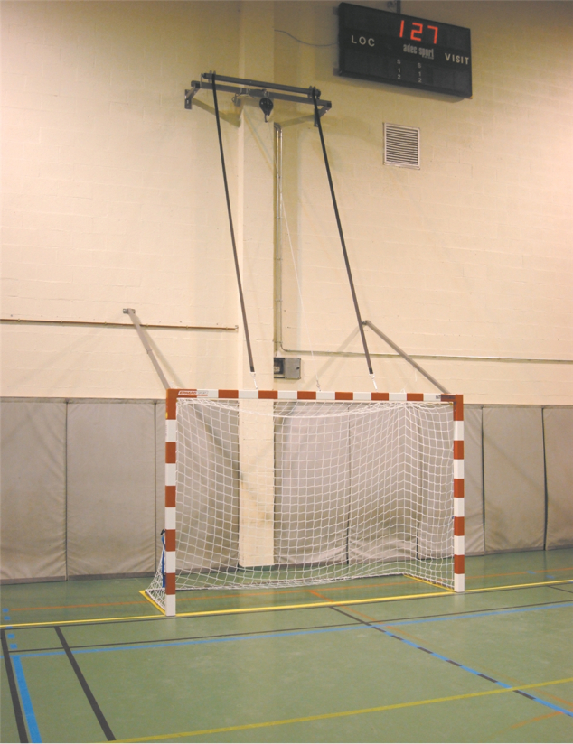 But de handball relevable au plafond