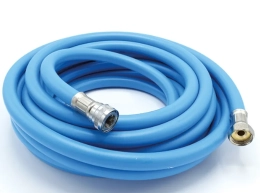Blauwe slang met koppelingen