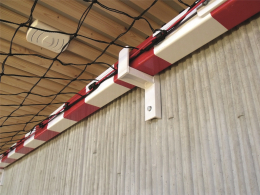 Râtelier de rangement pour but de handball
