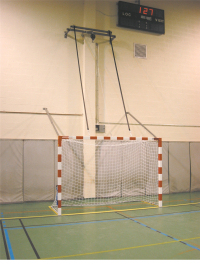 But de handball relevable au plafond