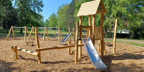 Plaine de jeux en bois de robinier