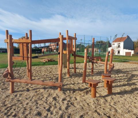 Aires de jeux en bois à Berloz