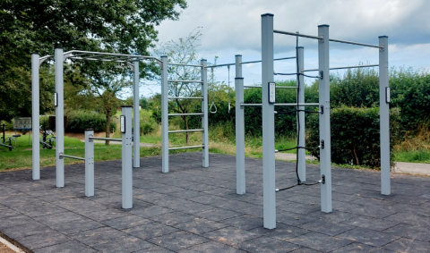 station street workout avec panneaux informatifs