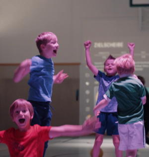 enfants heureux de jouer au Lü