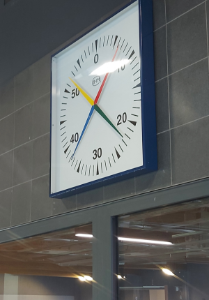 horloge murale piscine