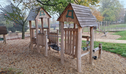 cabane en bois de robinier