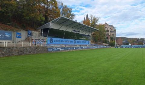 tribune terrain de foot