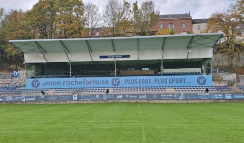 tribune terrain de foot Rochefort